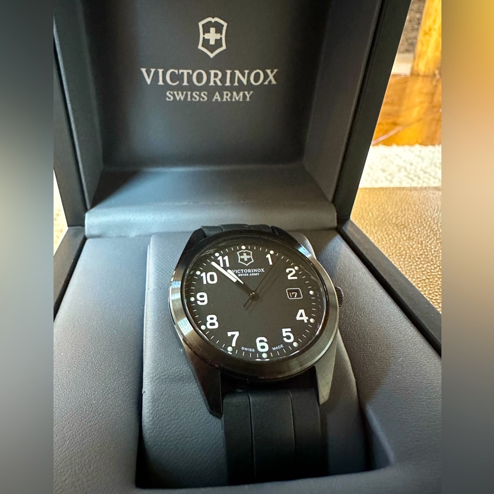 Brand new Victorinox Swiss Army Garrison 26071.CB all black watch